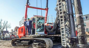 Feestelijke paal - start bouw Centrumplan Sassenheim