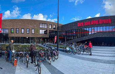 Hypermoderne Dirk supermarkt Volendam geopend